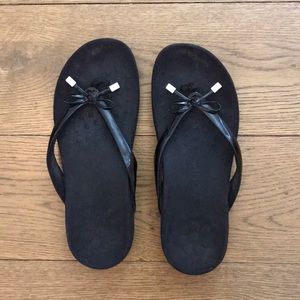 Vionic orthopedic flip flops with bows